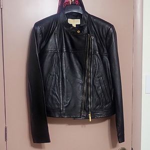 This is a beautiful and stylish leather jacket.